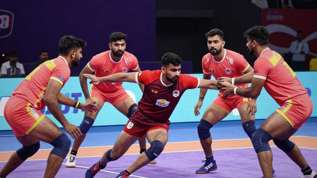 कबड्डी का असली बहीखाता: फिक्स्चर लिस्ट, पे-रोल और वे कोर्ट जिन तक कैमरा नहीं पहुंचता